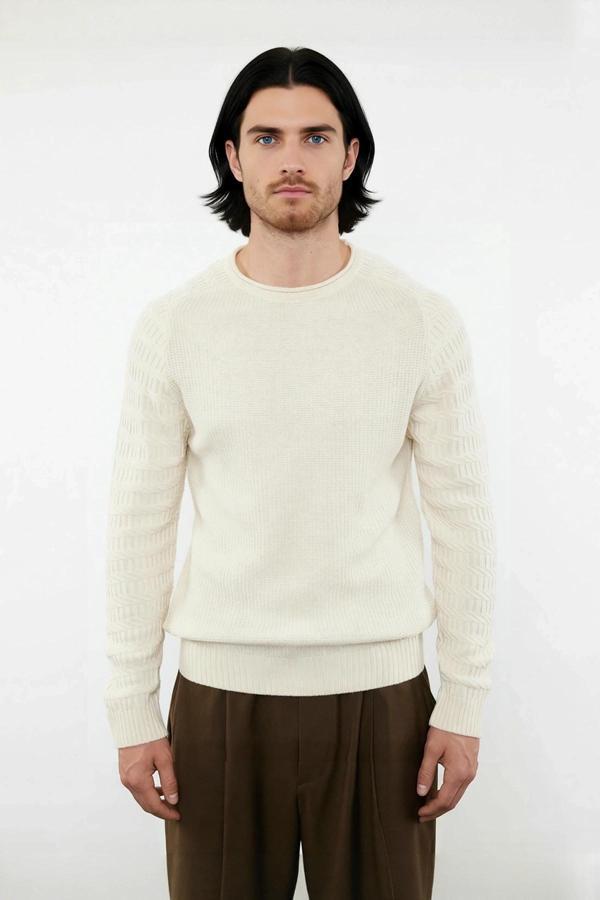 Erkek Bisiklet Yaka Fitted Dokulu Triko Kazak Kış Günleri İçin Konforlu Ve Modern Şıklık Sunar - Image 1