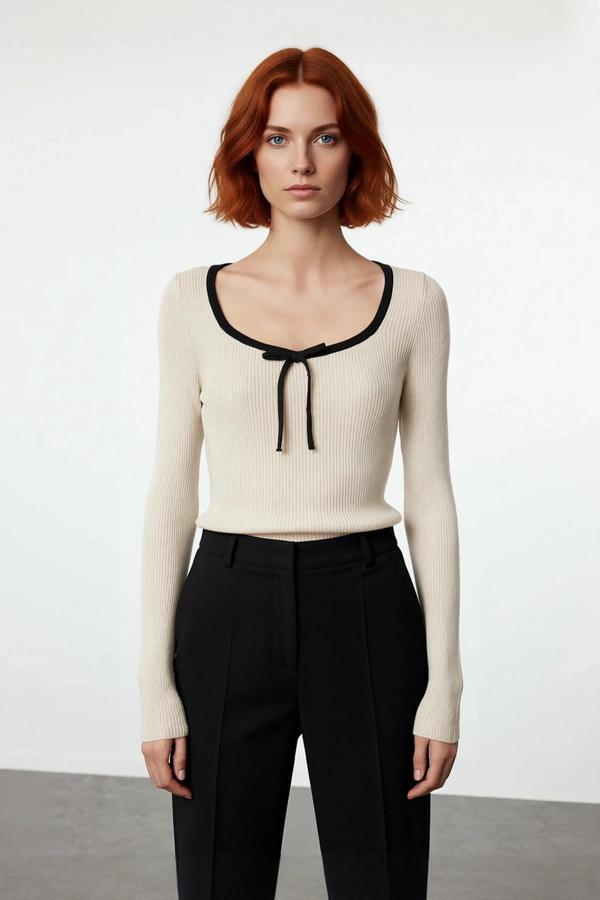 Kadın Fitted Kalıp Fitilli Dokuma Havuz Yaka Triko Kazak İnce Yapısıyla Modern Bir Stil Sunar - Image 1