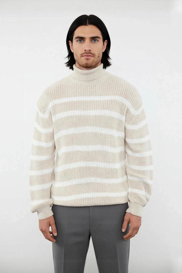 Unisex Bej Çizgili Oversize Balıkçı Yaka Triko Kazak Soğuk Havalarda Şık Ve Rahat Bir Seçim - Image 1