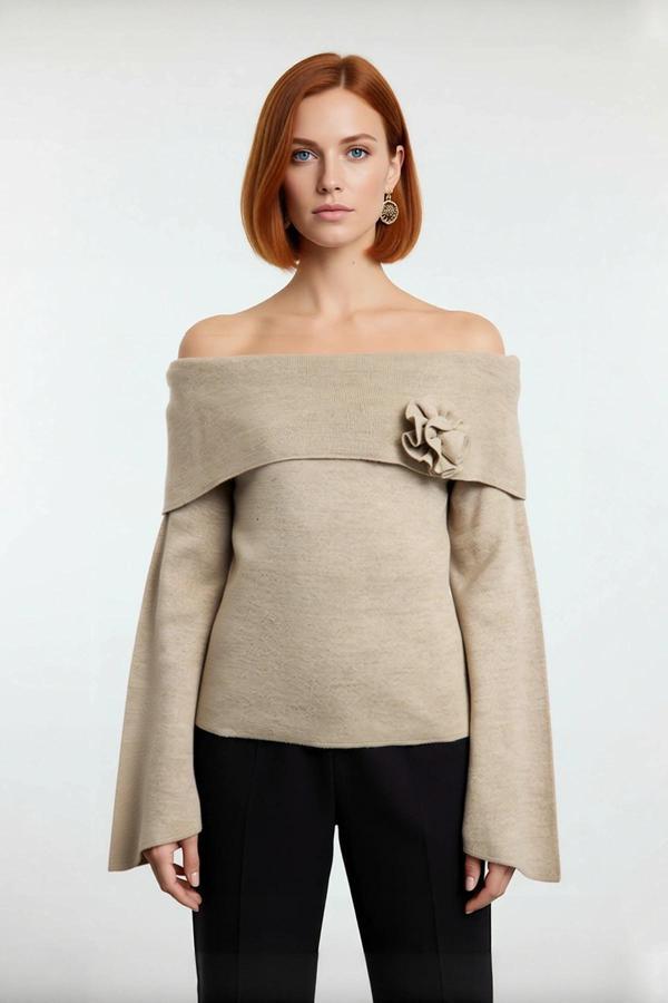 Kadın Carmen Yaka Gül Detaylı Triko Kazak Zarif Şık Regular Kalıp Çan Kol Gündüz Gece Kombin - Image 1