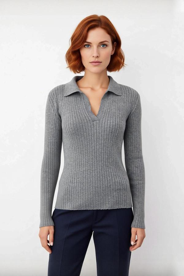 Kadın Polo Yaka Fitilli Triko Kazak Modern Fitted Tasarımıyla Casual Şıklığı Soğuk Havalarda - Image 1
