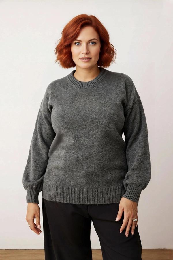 Kadın Polo Yaka Taş Detaylı Triko Kazak Regular Kalıp Ve Düşük Kol Tasarımıyla Günlük Konfor Sağlar - Image 1