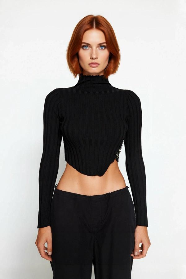 Fashion Forward Kadın Fitted Dik Yaka Uzun Kollu İnce Triko Süper Crop Asimetrik Bluz Kışlık - Image 1