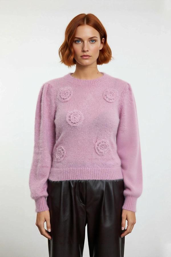 Kadın Regular Kesim Nakış Detaylı Polyester Triko Kazak Soğuk Havalarda Konforlu Ve Modern Bir Stil - Image 1