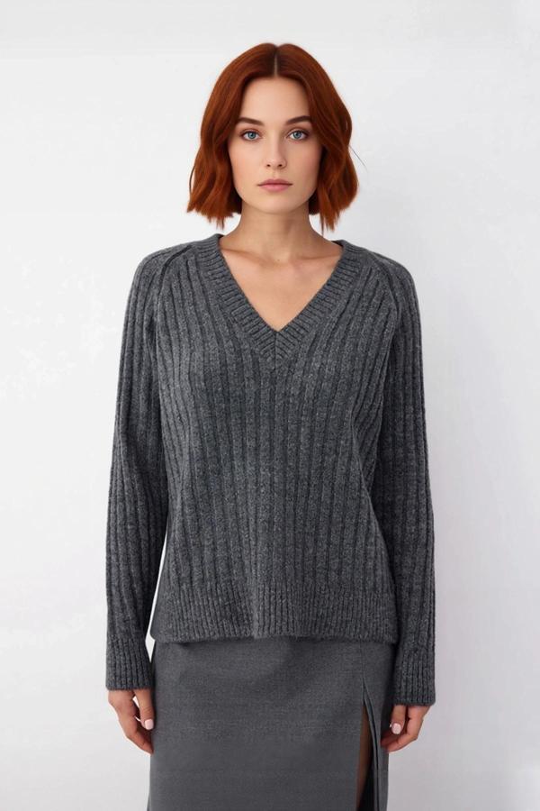 Kadın Uzun Boy Orta Kalınlık Fitilli Triko Kazak V Yaka Reglan Kol Soğuk Havalarda Ideal Seçim - Image 1
