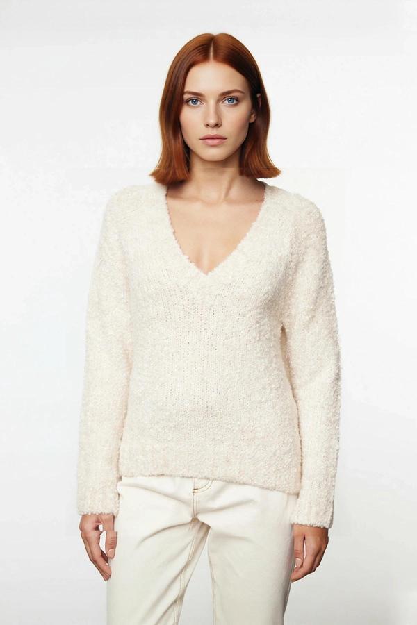 Kadın Kışlık Basic Bej Dokulu Regular Kalıp Derin V Yaka Akrilik Uzun Kollu Triko Kazak Modeli - Image 1