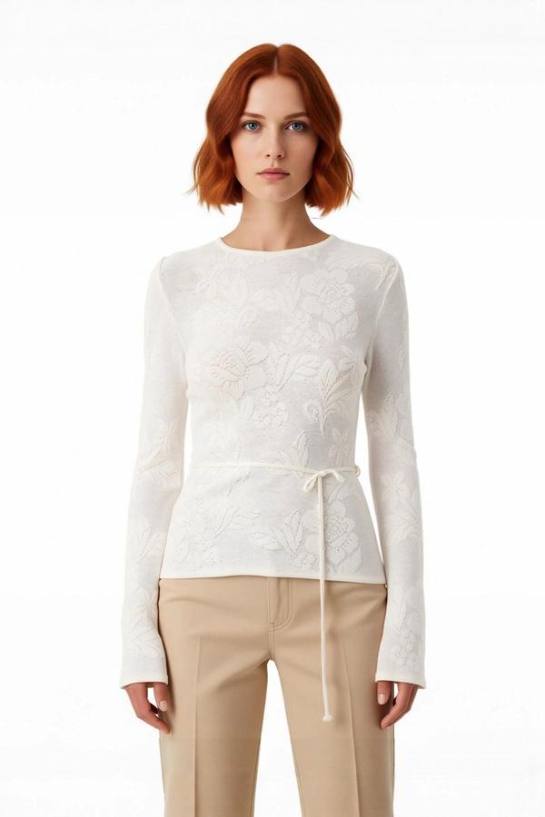 Kadın Bisiklet Yaka İnce Triko Kazak Fitted Kalıp Çiçek Deseni İle Konforlu Şık Görünüm Sunar - Image 1