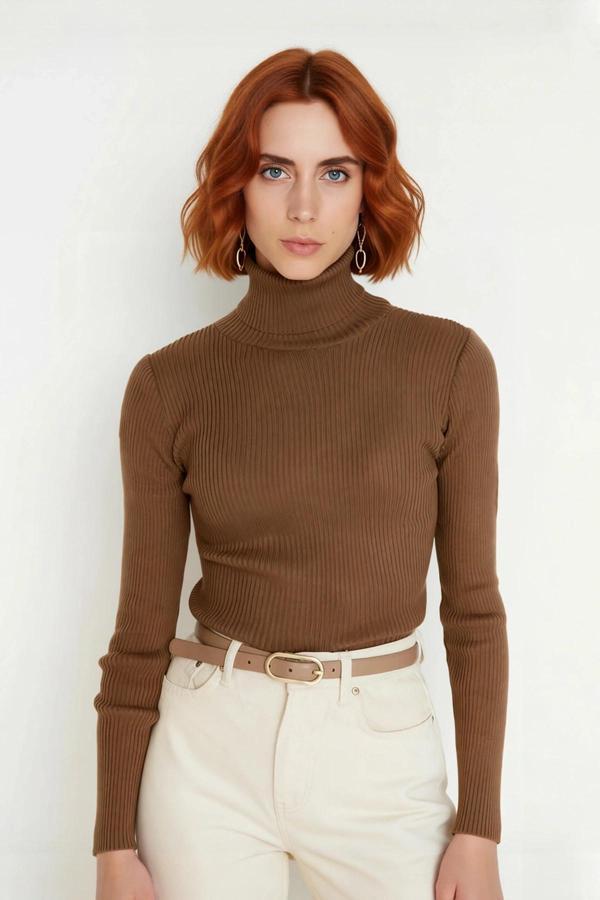 Kadın Fitted Balıkçı Yaka Akrilik Triko Kazak Soğuk Günler İçin Uzun Kollu Şık ve Modern Seçenek - Image 1