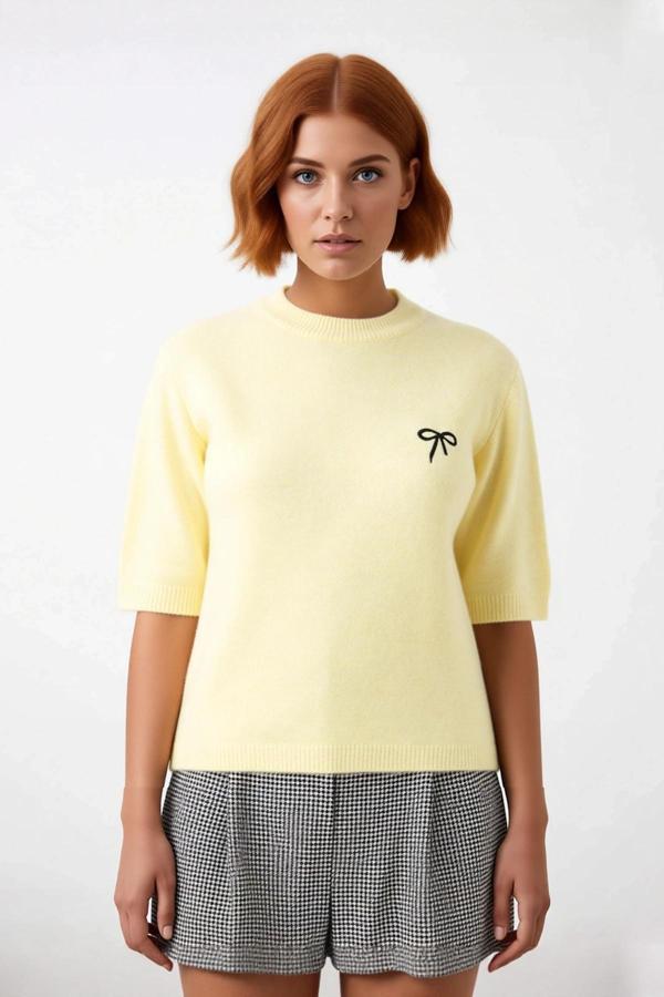 Kadın Orta Kalınlıkta Rahat Kesim Triko Kazak Kiraz Nakışlı Truvakar Kol Detaylı Şık Tasarım - Image 1