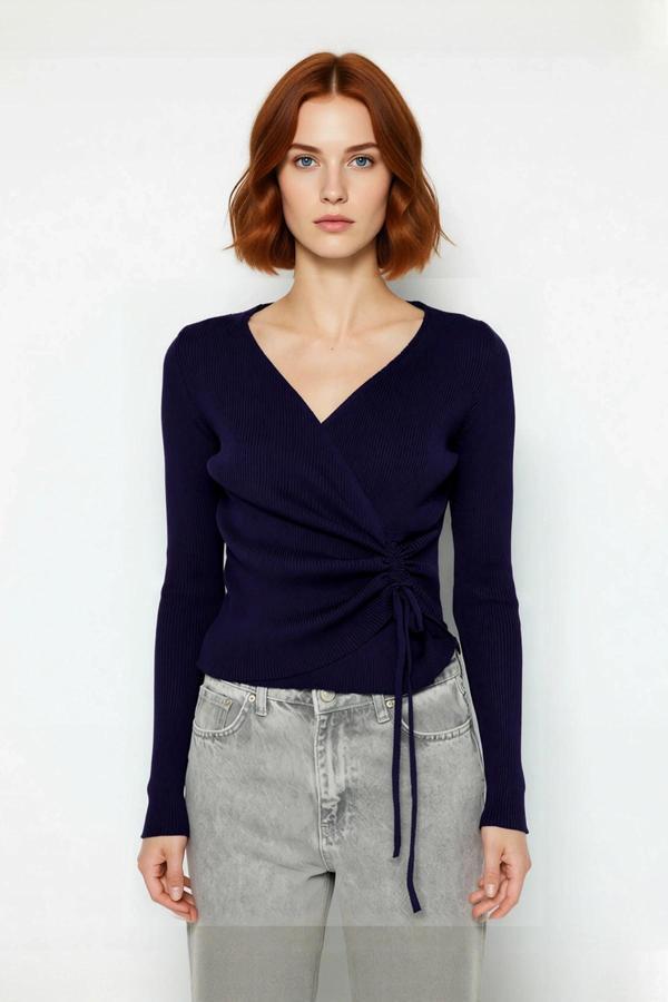 Kadın Fitted Basic Triko Üst Kruvaze Yaka Bağcıklı Detaylı Günlük Kombinlerde Şıklık Ve Konfor - Image 1