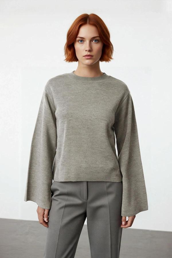 Kadın Sürdürülebilir Akrilik Materyal Regular Kalıp Uzun İspanyol Kol Triko Kazak Kış Modası - Image 1