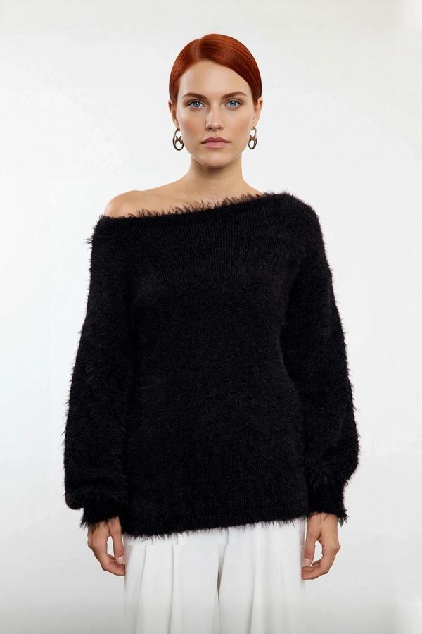 Kadın Basic Regular Kalıp Triko Kazak Dokulu Tüylü Kayık Yaka Kış Sezonu İçin İdeal Kaliteli - Image 1