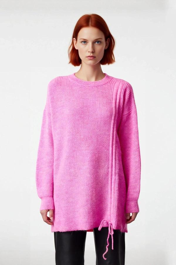 Kadın Basic Koleksiyon Ekru Triko Kazak Rahat Kesim Bisiklet Yaka Asimetrik Büzgülü Tasarım - Image 1