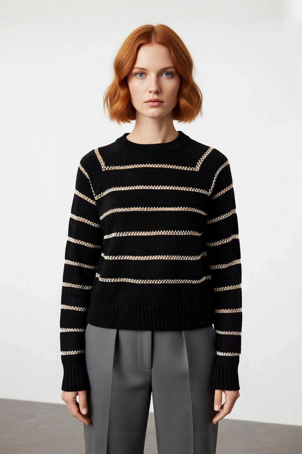 Kadın Lacivert Simli Çizgili Oversize Triko Kazak Modeli Soğuk Kış Günlerine Şıklık Katın Kaliteli - Image 1