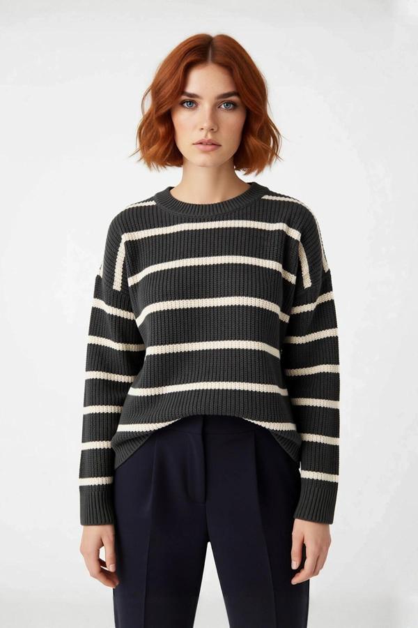 Kadınlara Özel Oversize Çizgili Triko Kazak Bisiklet Yaka Uzun Kollu Kış Stiline Modern Dokunuş - Image 1