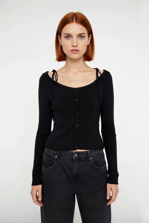 Kadın Fitted Düşük Kol Uzun Kollu Kayık Yaka Crop İnce Triko Hırka Siyah Modern Basic Şık Kombinler - Image 1