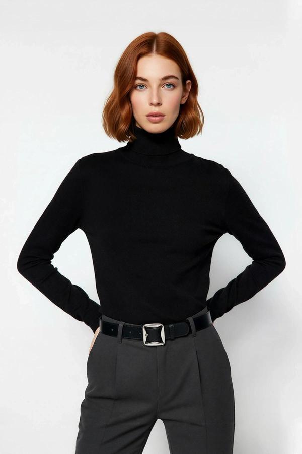 Kadınlar İçin İnce Triko Kumaş Düz Desen Balıkçı Yaka Fitted Kalıp Kışlık Basic Kazak Modeli - Image 1