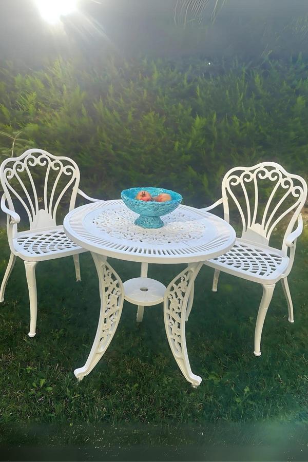 Ceritti Ferforje Görünümlü Plastik, Dış Mekana Uygun Beyaz Masa Ve Sandalye Takımı - Image 1