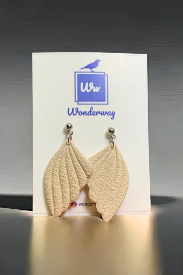 Wonderway Özel Tasarım El Yapımı Polimer Kil Küpe Ekru - Image 1