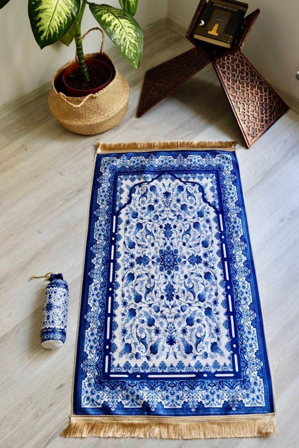 Gülhan Desenli Ipek Dokulu Keseli Seccade S1028 Lacivert Renk - Image 1