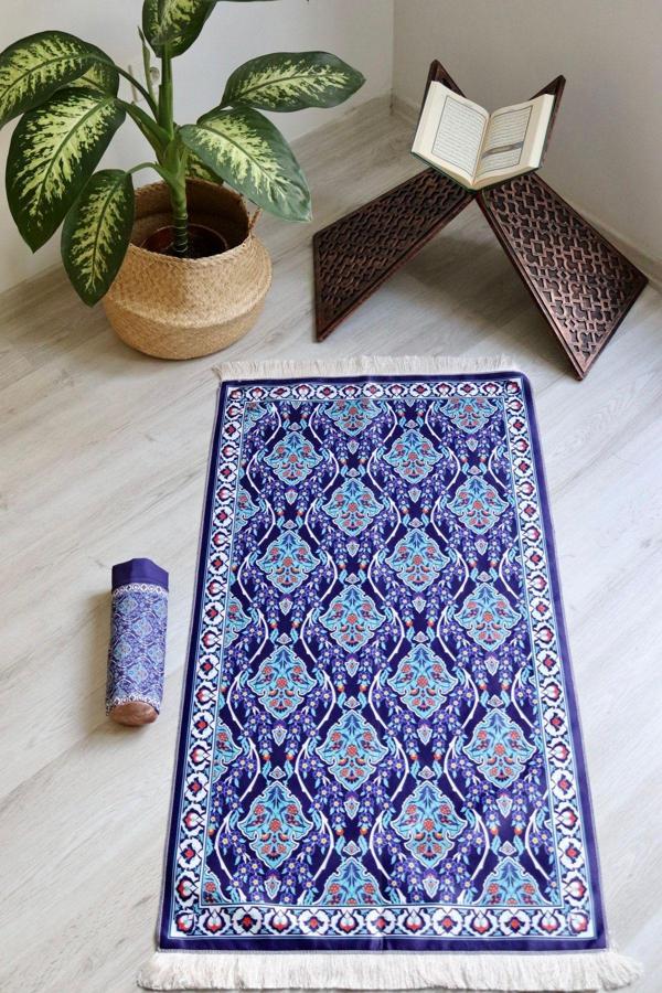 Pratik Ve Taşınabilir Ipek Dokulu Keseli Seccade Lacivert Renki S10016 - Image 1