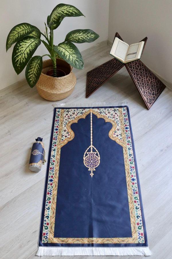 Pratik Ve Taşınabilir Ipek Dokulu Keseli Seccade Mihrap Desenli S10017 - Image 1