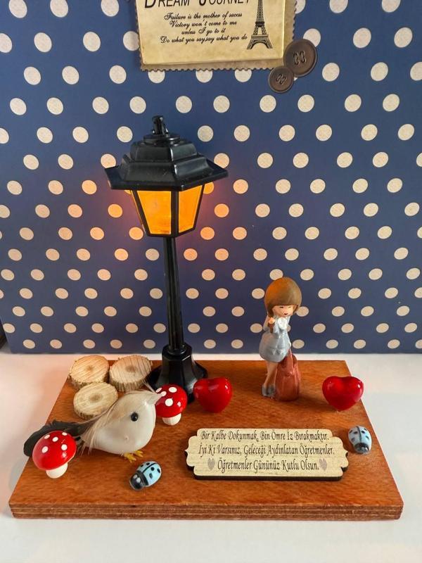 Kişiye Özel Işıklı Öğretmenler Günü Hediyesi  Bayan Öğretmen El Yapımı, Kalpten Mesajlı Dekoratif - Image 1