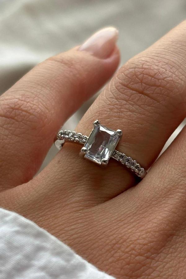 Lustre Klasik Baget Kesim Taşlı Sıra Bant Tek Taş Ayarlanabilir Kadın Yüzük - Image 1