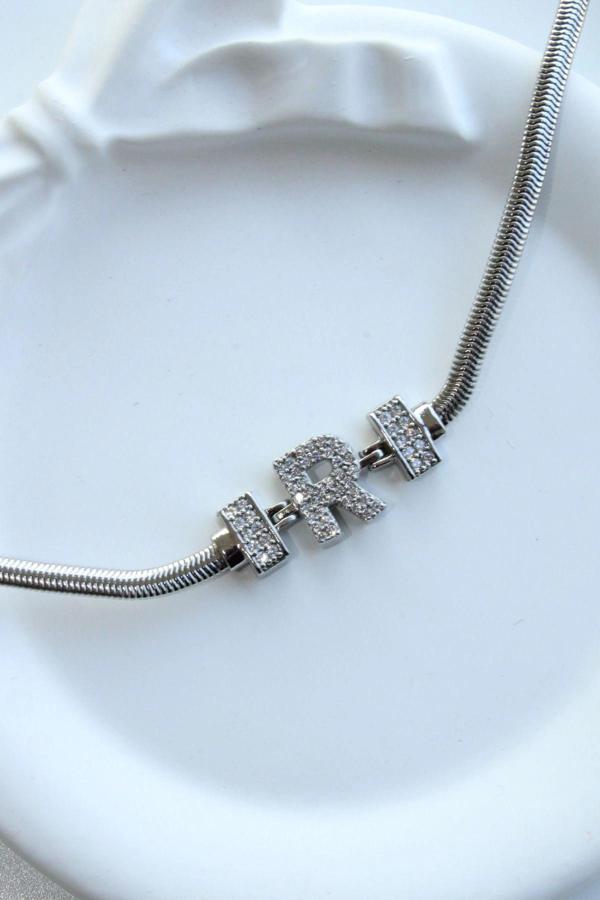 İthal Seri R Harfi Balık Sırtı Zincirli Kadın Çelik Bileklik Kararmaz Renk Atmaz - Image 1