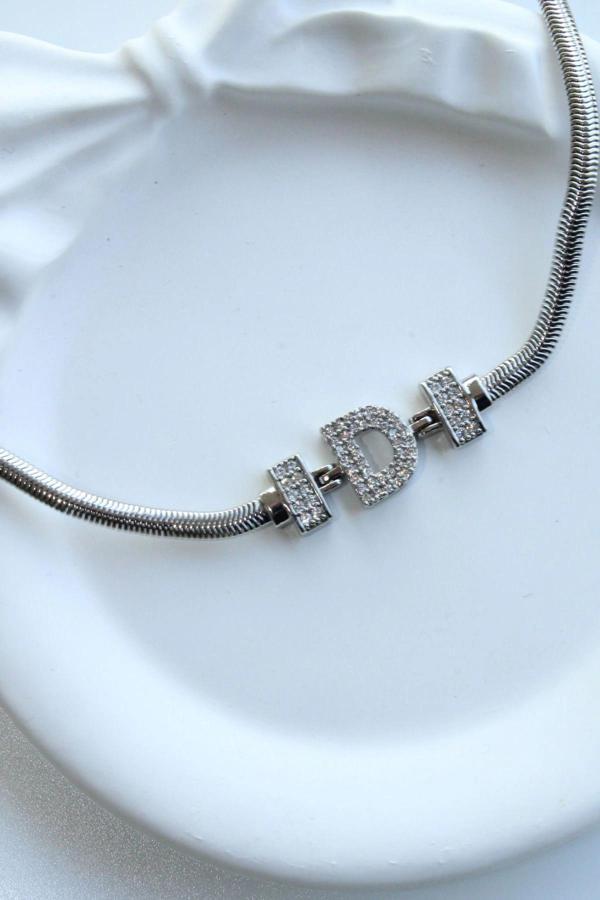 İthal Seri D Harfi Balık Sırtı Zincirli Kadın Çelik Bileklik Kararmaz Renk Atmaz - Image 1