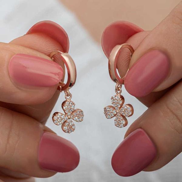 KENPAZAR ​Gümüş Rose Sallantılı Yonca Kadın Küpe - Image 1