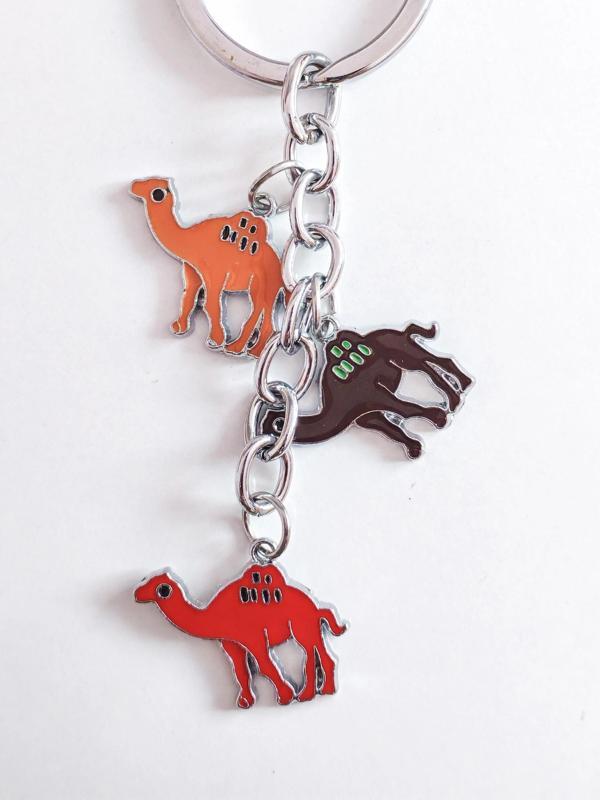 3 Farklı Deveden Oluşan Metal Anahtarlık - Image 1