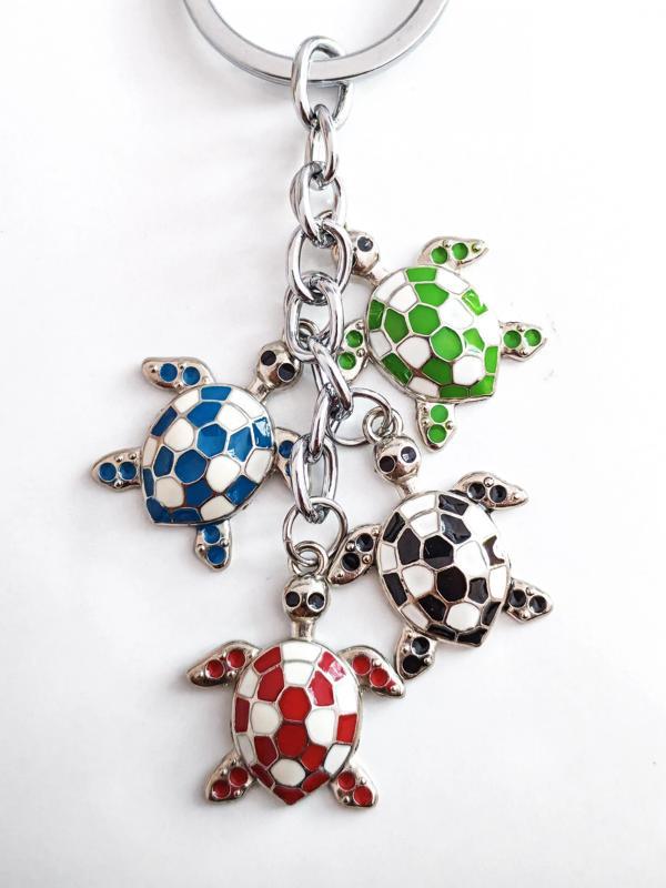 Farklı Renklerde Zincirli Kaplumbağalardan Oluşan Metal Anahtarlık - Image 1