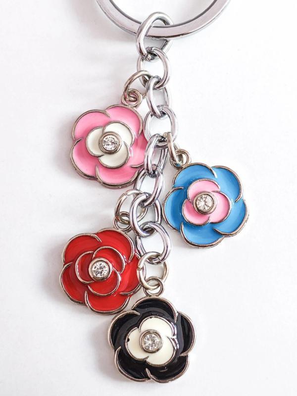 Renkli Güllerden Oluşan metal Anahtarlık - Image 1