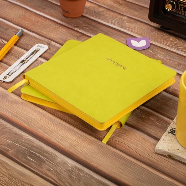 16,5x16,5 cm Fıstık Yeşil Yumuşak Deri Kapak Noktalı Tarihsiz Dikişli Not Okul Defteri - Image 1