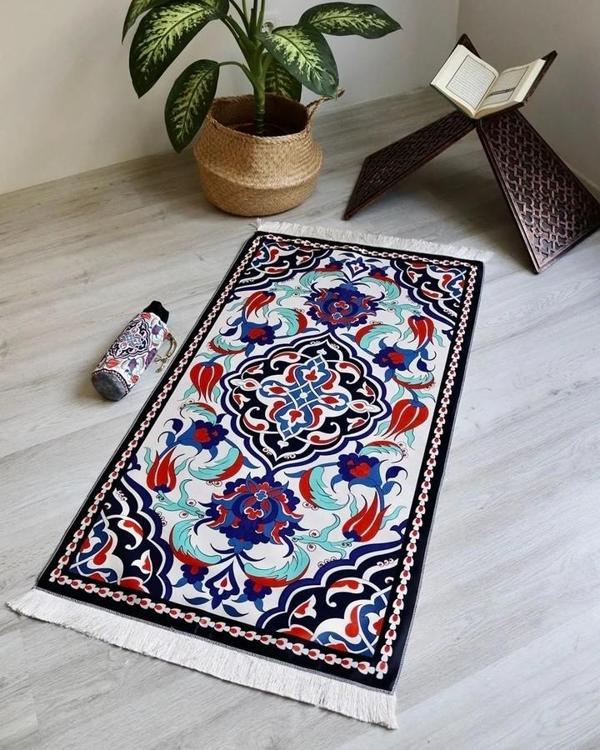 Lale Desenli İpek Dokulu Keseli Seccade Çok Renkli - Image 1