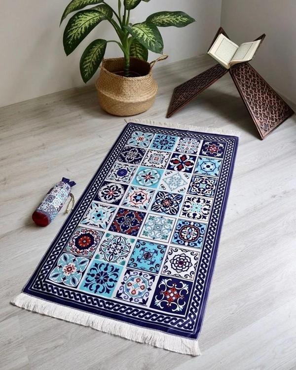 40 Yama Desenli İpek Dokulu Keseli Seccade Lacivert - Image 1