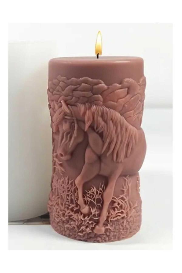 Yaratıcı Sanatlar Atölyesi 3D Kabartmalı At Dekorlu Silindir Mum Kokulu Dekoratif Doğal Soya Mum - Image 1