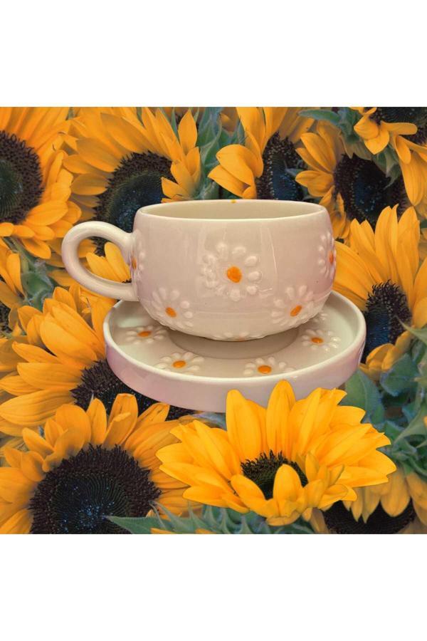 El Yapımı Turuncu Papatya İşlemeli Tabaklı Kupa - Image 1