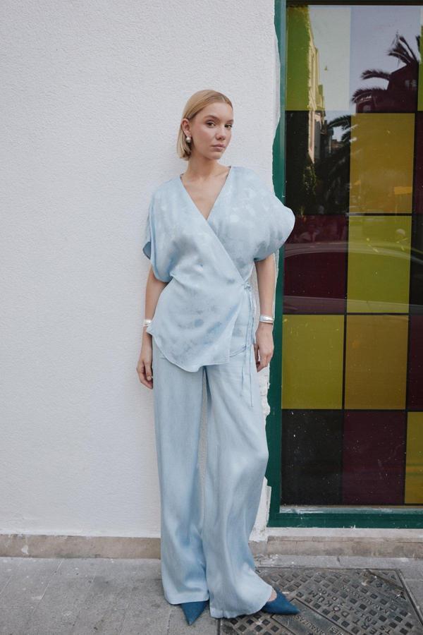 Bağlamalı Jakarlı Saten Bluz - Bebe Mavi - Image 1