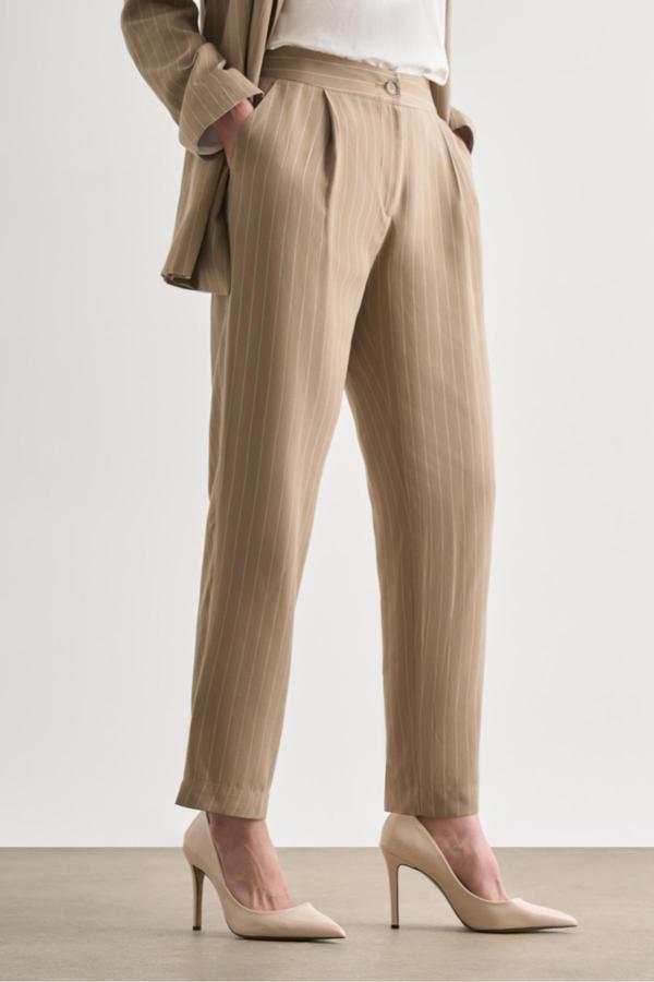 Mizalle Bej Rengi İnce Çizgili Tek Pile Klasik Pantolon - Image 1