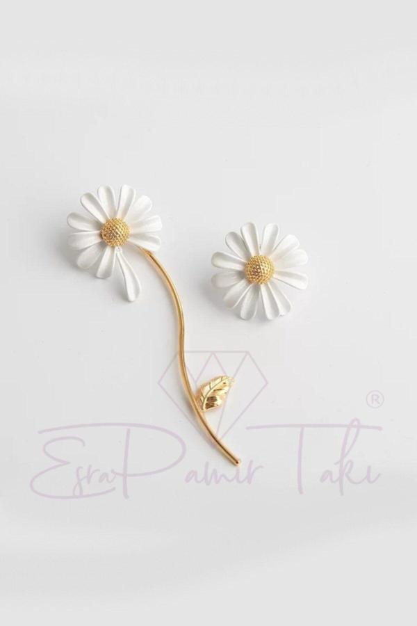 Altın Ve Beyaz Renk Sallantılı Papatya Küpe - Image 1