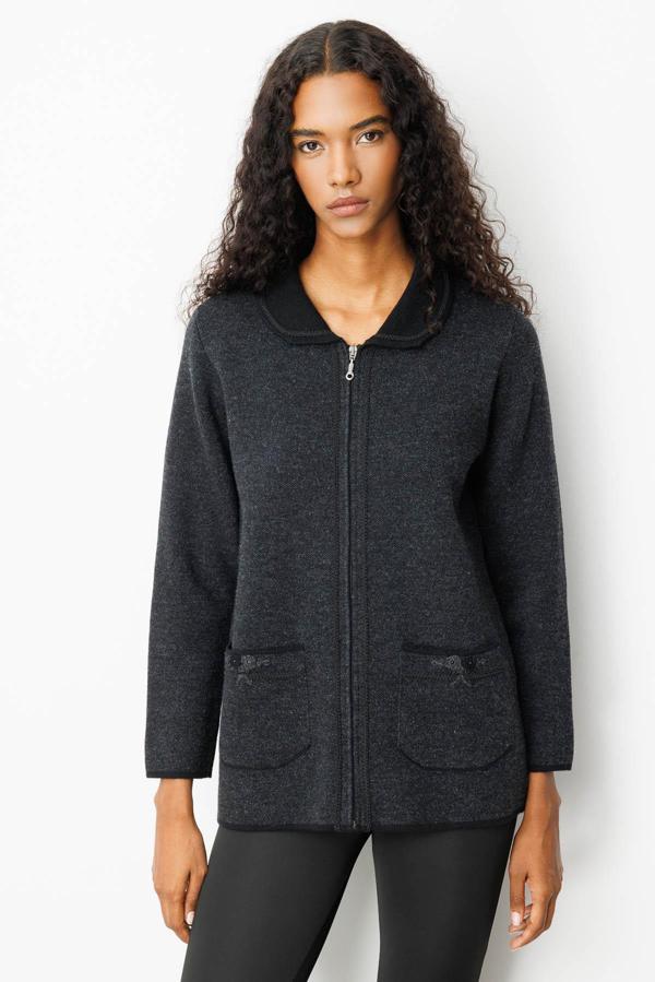 Desen Triko Kadın Polo Yaka Cebi Nakış İşlemeli Yün Hırka 25032 Siyah - Image 1