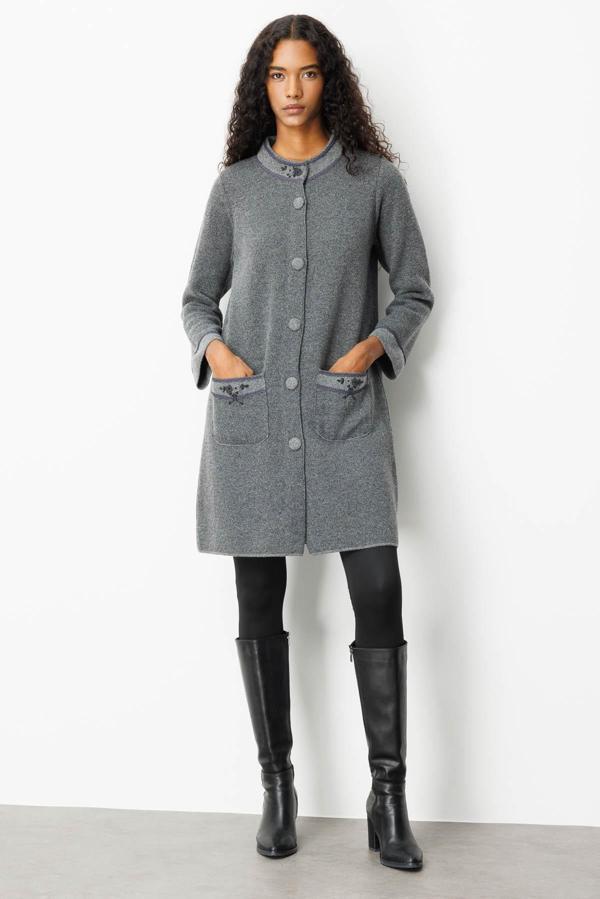 Desen Triko Kadın Dik Yaka Kolu ve Cebi Nakış İşlemeli Uzun Yün Kaban 25034 Füme - Image 1