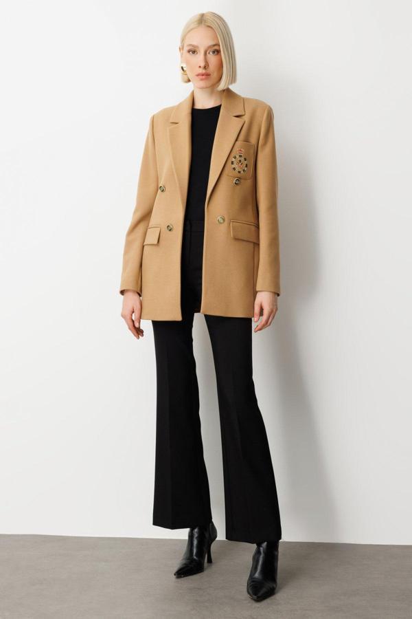 Ekol Kadın Önü Armalı Kapak Cepli Kaşe Ceket 5071 Camel - Image 1