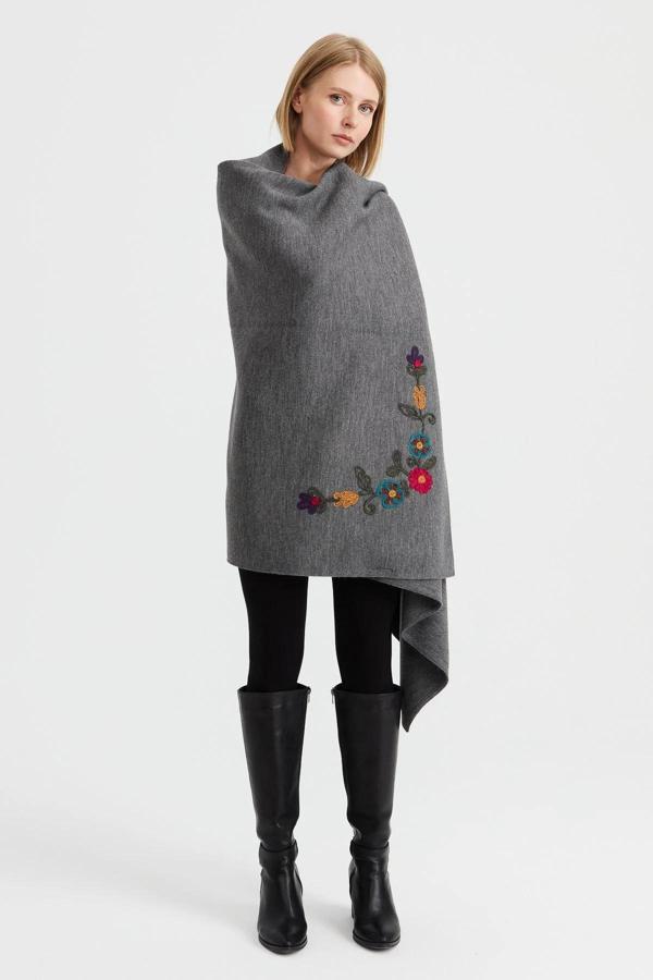 Desen Triko Kadın Köşeleri Nakış İşlemeli Şal 23022 Gri Melanj - Image 1