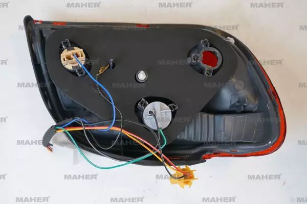 STOP LAMBASI YARIS 1999-2002 SAĞ 81560 52120 - Image 1