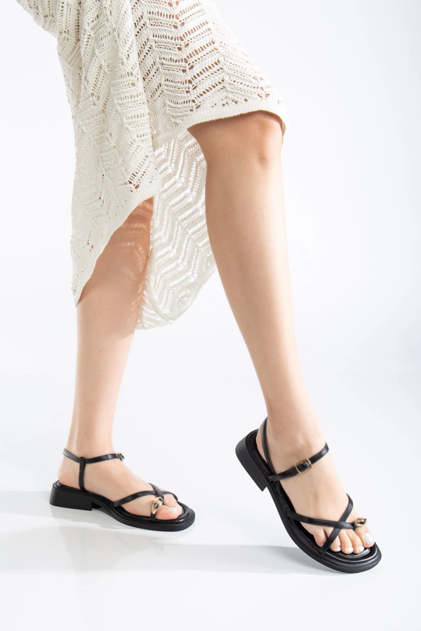 Nordi Siyah Cilt Kemerli Sandalet - Image 1