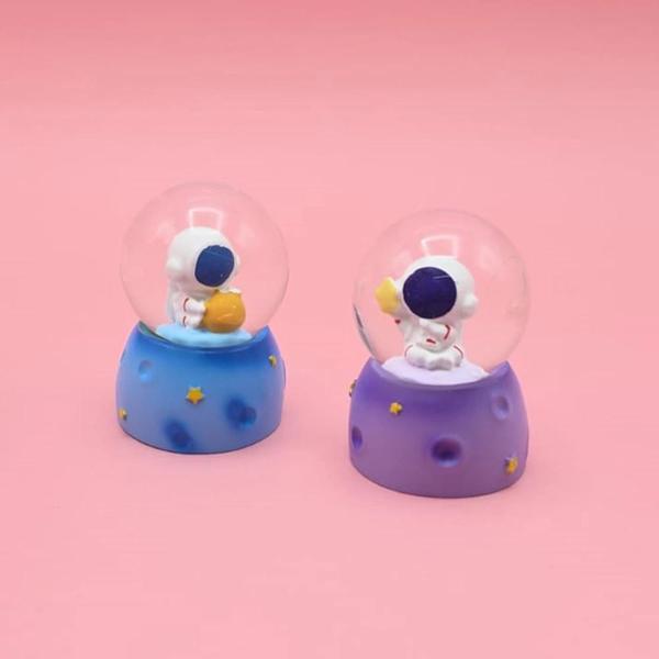 Işıklı Mini Sevimli Astronot Kar Küresi 1 Adet - Image 1