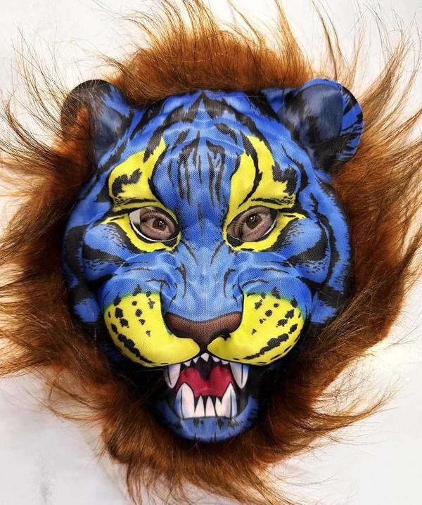 Kahverengi Yeleli Saçlı Mavi Yüzlü Kurt Kaplan Maskesi Mega Peluş 38 No - Image 1